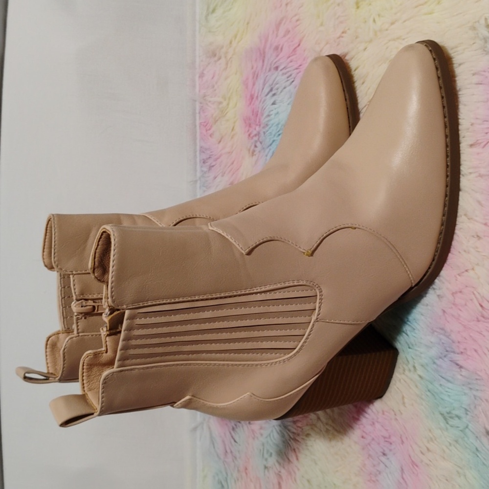 (D-56) SALE! Story Casey Block Heeled Faux Leather Women's Boots Sz.8.5